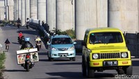 Proyek pembangunan Kereta Cepat Jakarta-Bandung ini tak berjalan mulus. Sebab, biaya pembangunan proyek ini bengkak.