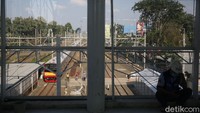 Hingga saat ini progres pengembangan Stasiun Bekasi sudah mencapai 77,84 persen.   