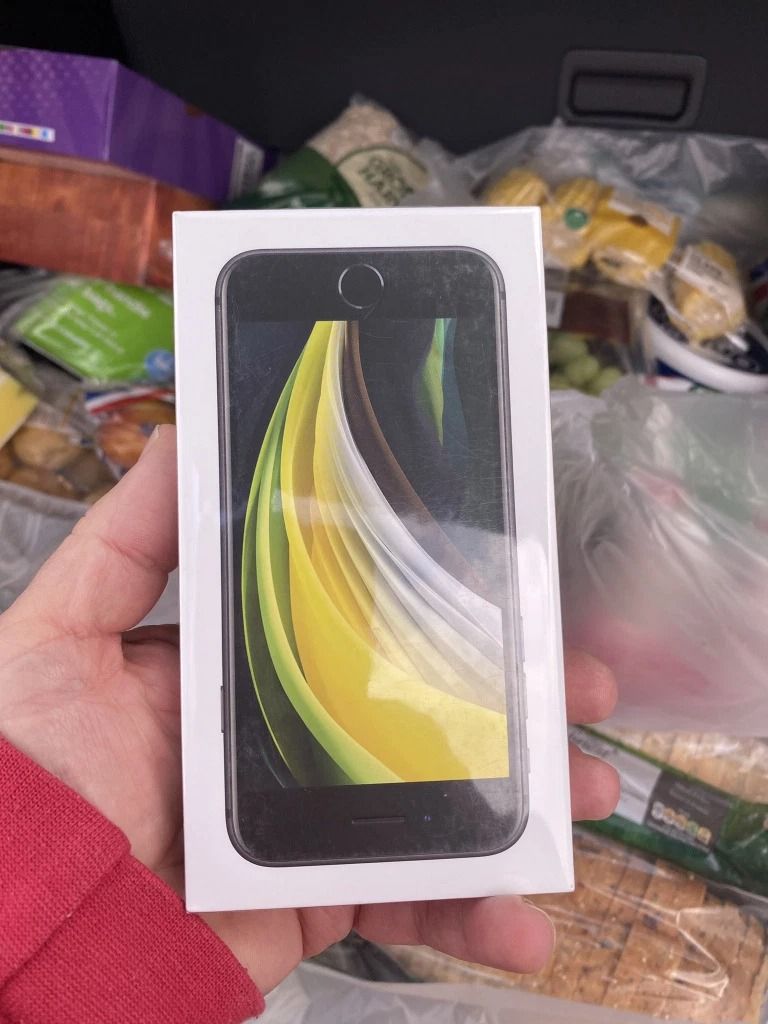 Rezeki Nomplok! Beli Buah Apel Online, Pria Ini Dapat Bonus iPhone Mahal