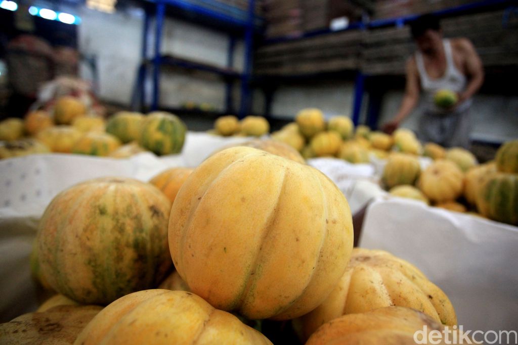 Buah blewah menjadi buah aling dinanti kala Ramadhan. Namun, penjualannya saat ini masih belum bergairah.