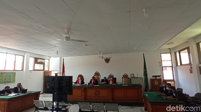 Sidang penganiayaan sopir taksi online oleh Habib Bahar ditunda