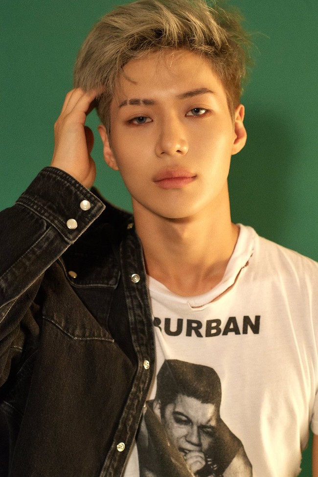 Idol KPop yang dijuluki ‘Dancing Machine’ ini juga akan merilis album solo keempatnya. “Album soloku akan keluar pada minggu kedua atau ketiga bulan Mei,” tambah Taemin. Foto: dok SM Entertainment