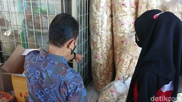 toko oleh-oleh ada sarang tikus