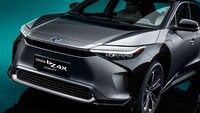 Secara tampilan, konsep Toyota bZ4X ini sangat futuristik. Mobil ini memiliki grille heksagonal kecil di bagian bawah dan terdapat semcam insang vertikal di ujung kanan kirinya. Foto: Dok. Toyota