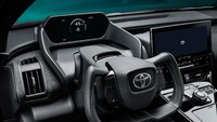 Di baliknya terdapat instrument cluster digital yang juga berbentuk futuristik. Foto: Dok. Toyota