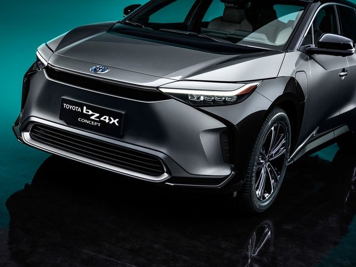 Toyota resmi memperkenalkan konsep SUV listrik bernama Toyota bZ4X (Toyota)