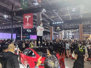 Tesla Rilis Data Rem Mobil Wanita yang Protes di Pameran Otomotif