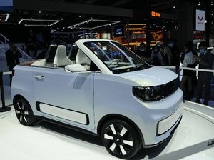 Wuling Uji Jalan Mini EV Cabrio, Mobil Listrik Mungil dengan Atap Terbuka