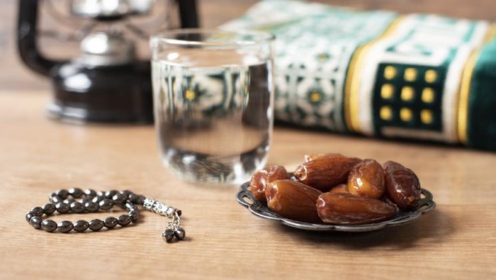Pentingnya Penuhi Kebutuhan Mineral dan Cairan Selama Berpuasa
