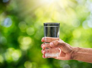 Ini Pentingnya Minum Air Putih Saat Menjalani Ibadah Puasa