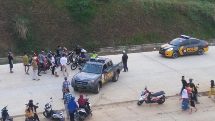 Aksi balap liar di Sukabumi dibubarkan polisi.