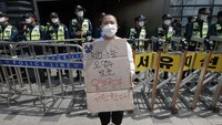 Keputusan Jepang ini dikecam sejumlah negara seperti China dan Korea Selatan karena akan membahayakan kesehatan masyarakat.   