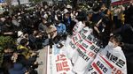 Aksi Gundul Rambut Mahasiswa Korsel Protes Limbah Nuklir Jepang