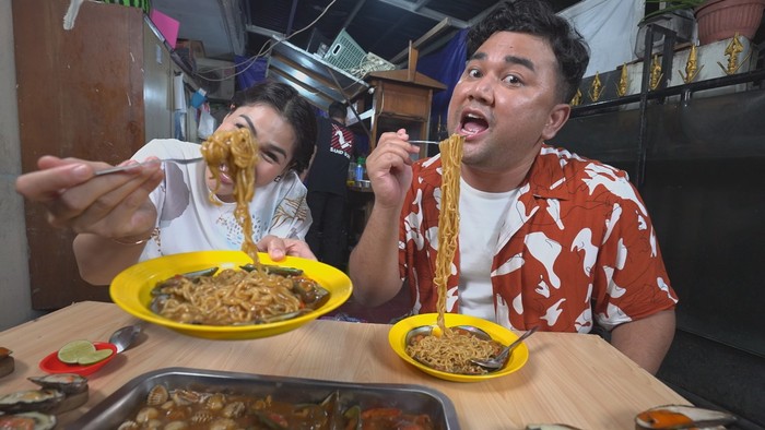 Bikin Laper! Hebohnya Ncess Nabati dan DJ Katty Makan Mie Kerang Bikin Laper! Hebohnya Ncess Nabati dan DJ Katty Makan Mie Kerang