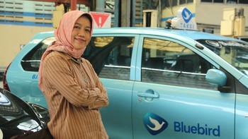 Bintarti A Yulianto adalah Vice President (VP) Teknik Blue Bird. Selama dua dekade ia bertanggung jawab dari hulu ke hilir terkait perawatan di perusahaan taksi paling besar di Indonesia ini. Foto: Dok. Istimewa