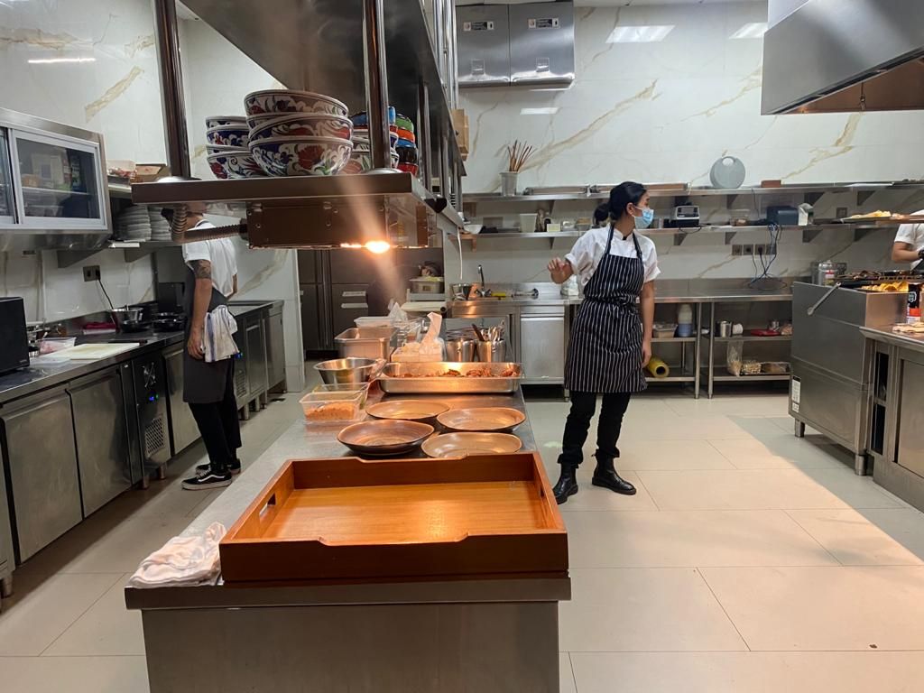 Chef Renatta dan Chef Maxie Meracik Ikan Arsik dan Sate Padang yang Spesial