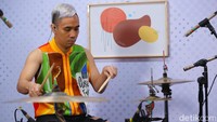 Close Friends memiliki alasan tersendiri dari memilih Kekuatan Cinta sebagai pembuka. Kekuatan Cinta karena lagu ini, dari segi lirik, aransemen, kuncinya semua ini kuat banget, kata Ikmal Tobing. Foto: Muhammad Ridho