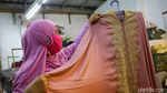 Cuan! Pengusaha Ini Banjir Orderan Mukena Saat Ramadhan