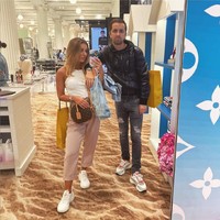 Pria 24 tahun yang merupakan pialang saham dan pesepak bola amatir itu akhirnya mengaku bersalah atas lima tuduhan penipuan yang diajukan padanya. Sammy Kimmence telah menggunakan lebih dari Rp 24 juta untuk kebutuhan dirinya sendiri dan sekitar Rp 26 juta untuk membayar kartu kredit. Foto: Instagram/@danidyerxx