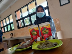 Pelajar SMAN 3 Ponorogo Bikin Mi dan Krupuk Berbahan Daun Pepaya