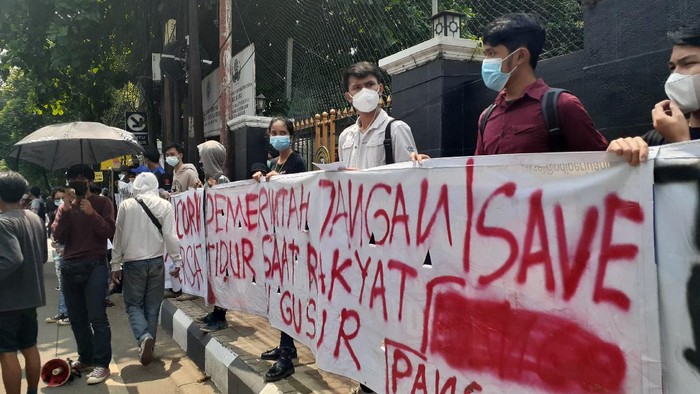 Forum Pancoran Bersatu demo di depan PN Jaksel, Rabu (21/4/2021).