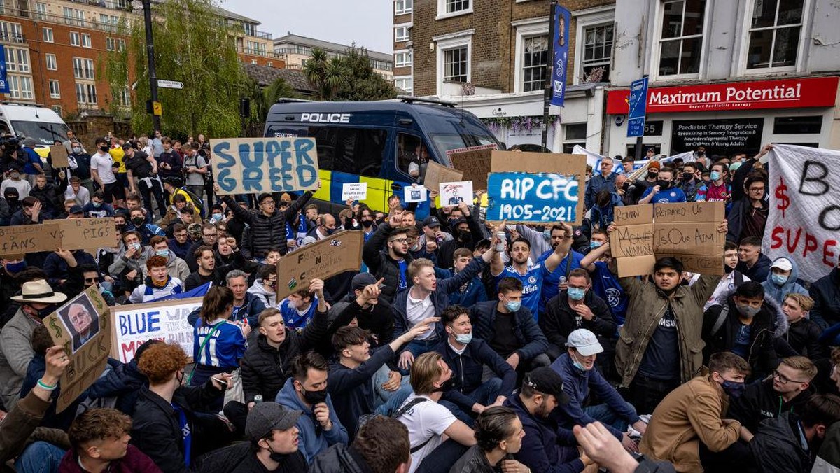 Florentino Perez menuding ada dalang di balik demo fans Chelsea yang menentang European Super League (Foto: Getty Images/Rob Pinney)