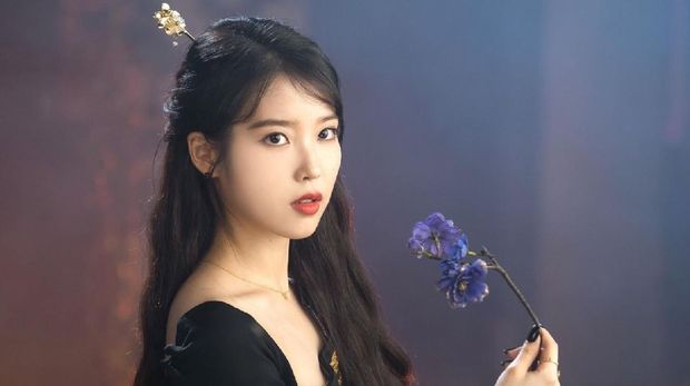 Fashion IU di Drama 'Hotel Del Luna' (hancinema.net) Fashion IU di Drama 'Hotel Del Luna' (hancinema.net)