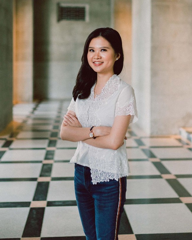 Ini adalah kali ketiga Adinda merias wajah Felicia. Sebalumnya, ia pernah mendandani Felicia untuk acara kelulusan Kaesang. (Foto: Instagram/@adindasardjono dan @rhezakwek)