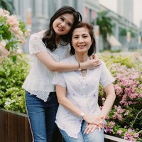 Pada Maret 2021 tiba-tiba saja ibunda Felicia Tissue, Meilia Lau, muncul ke publik dan mengungkapkan bahwa Kaesang melakukan ghosting (menghilang tanpa kabar) terhadap hubungan dengan Felicia. Foto: Instagram/@adindasardjono dan @rhezakwek