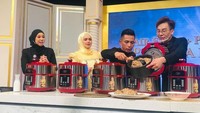 Kesuksesannya dalam berbisnis kuliner bahkan membuat Dato Siti digandeng oleh merek peralatan masak terbaik lokal untuk bekerja sama. Foto: Instagram@ctdk