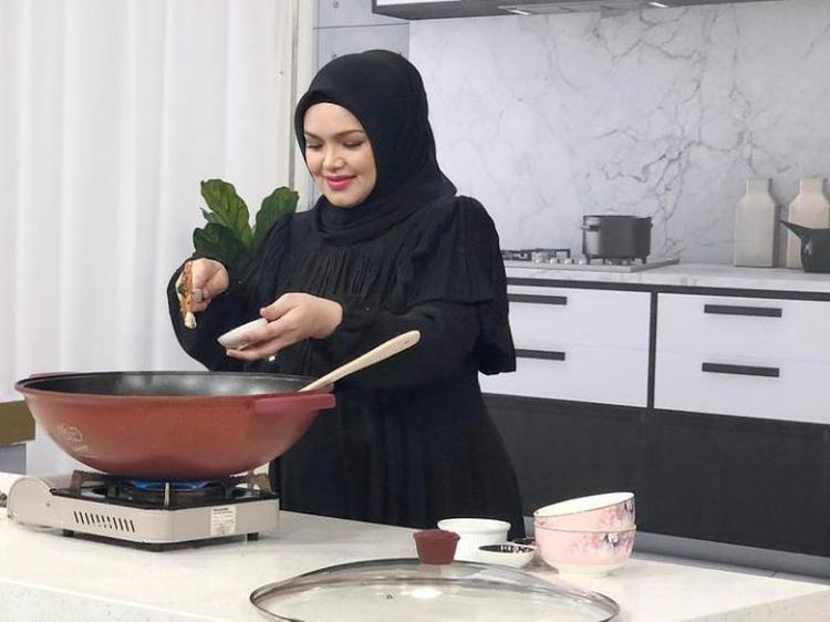 Selain Nyanyi, Siti Nurhaliza Jago Masak dan Bisnis Kuliner