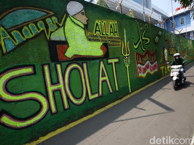 Gang Sempit di Jakarta Ini Dihias Mural Bernuansa Islami