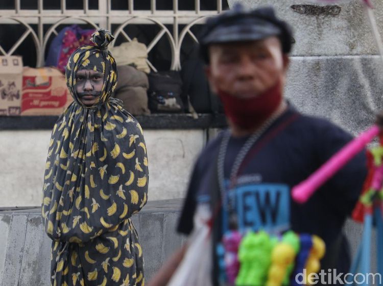 Ngabuburit Ditemani Pocong dan Kuntilanak di Bandung, Hii...