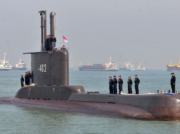 Kapal selam RI dikabarkan hilang kontak di perairan utara Bali. Kapal selam yang hilang itu adalah kapal selam TNI AL KRI Nanggala-402. Seperti apa potretnya?