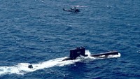 KRI Nanggala 402 adalah kapal selam kedua jenis kelas Cakra yang dioperasikan Satuan Kapal Selam Komando Armana RI Kawasan Timur. Selain itu, kapal selam lainnya di kelas Cakra adalah KRI Cakra-401. ANTARA FOTO/Eric Ireng.