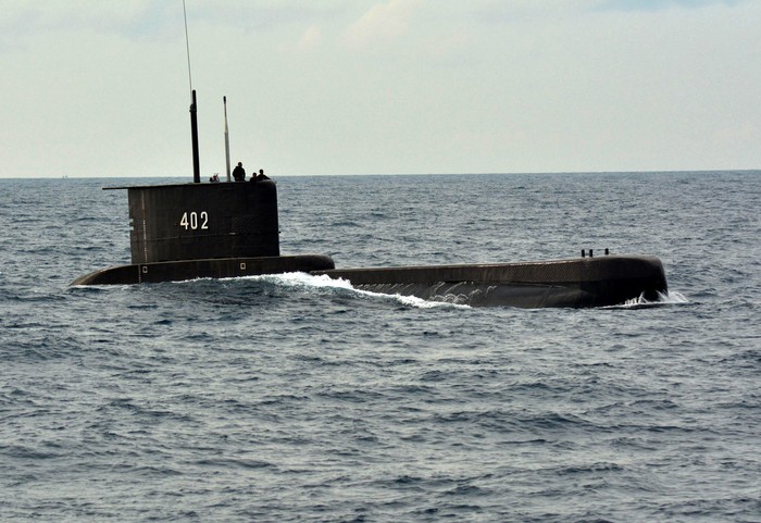 Kapal selam RI dikabarkan hilang kontak di perairan utara Bali. Kapal selam yang hilang itu adalah kapal selam TNI AL KRI Nanggala-402. Seperti apa potretnya?