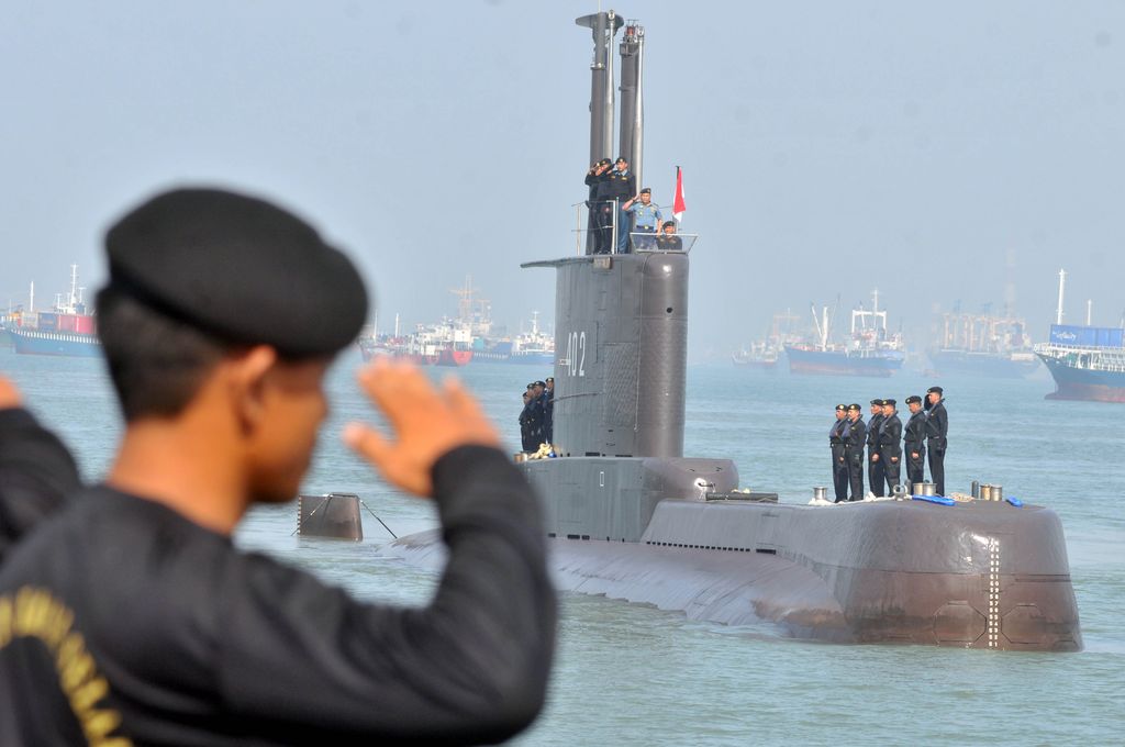 Kapal selam RI dikabarkan hilang kontak di perairan utara Bali. Kapal selam yang hilang itu adalah kapal selam TNI AL KRI Nanggala-402. Seperti apa potretnya?