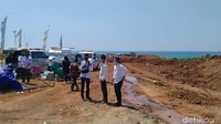 Sementara itu, terpisah, Bupati Batang, Wihaji, mengakui, kedatangan presiden ke lokasi KIT tersebut, untuk melihat secara langsung progres pembangunan tahap pertama KIT Batang, seluas 450 hektar. Robby Bernardi/detikcom  