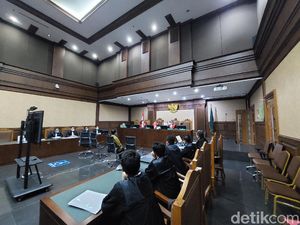 Eks Mensos Juliari Batubara Didakwa Terima Suap Bansos Corona Rp 32,4 M