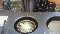 Ada juga kue leker puter yang bisa dikatakan sebagai crepes tradisional dengan beragam pilihan isian. Foto: detikFood/Adjie Prasetya