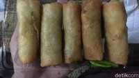 Salah satunya lumpia rebung yang terbuat dari isian sayuran seperti kol, bengkuang, tauge dan wortel. Foto: detikFood/Adjie Prasetya