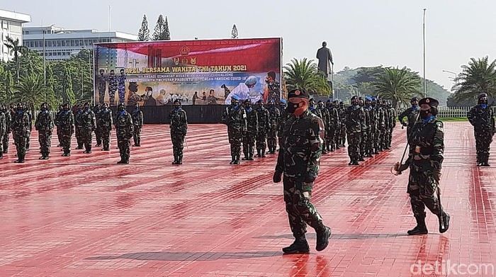 Kasum TNI pimpin apel peringatan hari Kartini di Mabes TNI, Cilangkap, Jaktim.