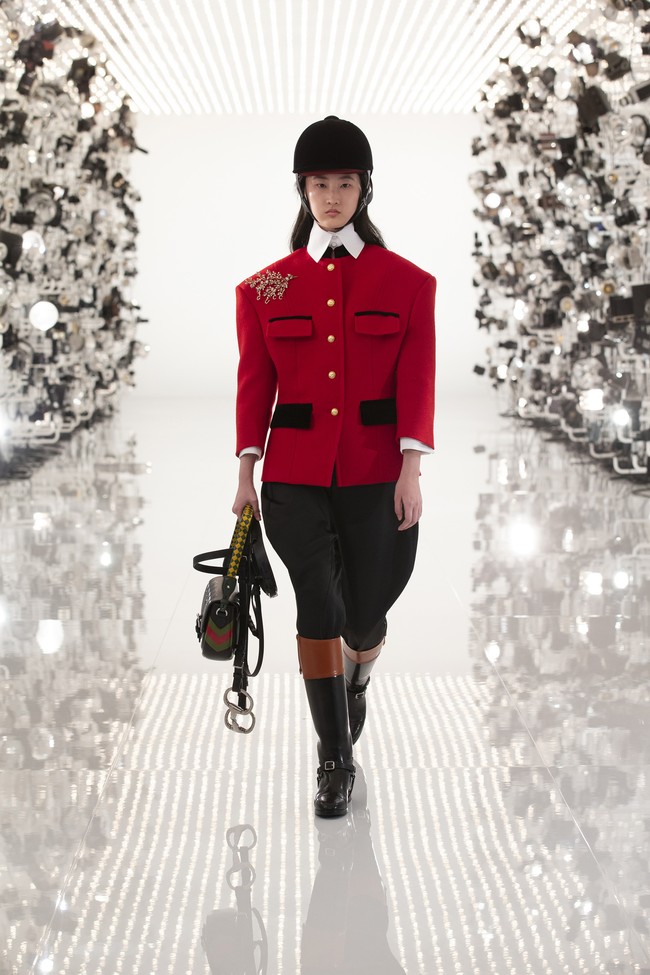 Gucci merilis busana musim dingin 2021 bertepatan dengan perayaan ulang tahunnya yang ke-100. Foto: dok. Courtesy of Gucci/ Gregoire Avenel.