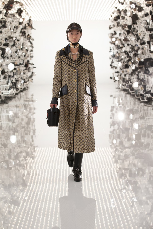 Gucci merilis busana musim dingin 2021 bertepatan dengan perayaan ulang tahunnya yang ke-100. Foto: dok. Courtesy of Gucci/ Gregoire Avenel.