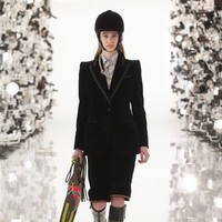 Gucci merilis busana musim dingin 2021 bertepatan dengan perayaan ulang tahunnya yang ke-100. Foto: dok. Courtesy of Gucci/ Gregoire Avenel.