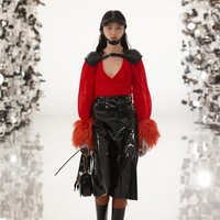Gucci merilis busana musim dingin 2021 bertepatan dengan perayaan ulang tahunnya yang ke-100. Foto: dok. Courtesy of Gucci/ Gregoire Avenel.