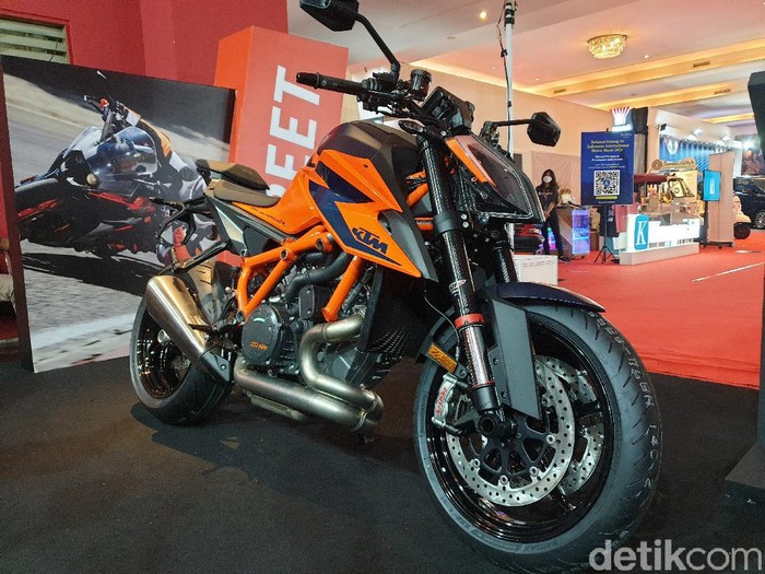 KTM 1290 Super Duke R 2021 di IIMS 2021