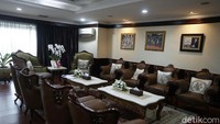 Di ruangan inilah Fadel biasanya menerima kedatangan para tamu, baik tamu dari dalam ataupun luar negeri.