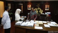 Ruangan kerja Fadel Muhammad juga terlihat mewah dengan berbagai macam fasilitas.