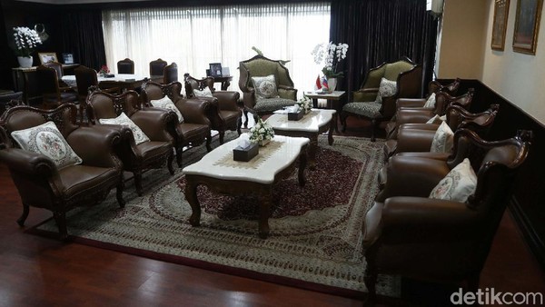 Mengintip Ruang Kerja Wakil Ketua MPR Fadel Muhammad